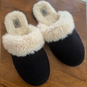 UGG Fluffy Slippers Woman’s US 4/5
